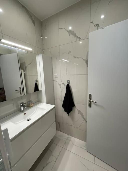 Paris Centre Clamart Hopital Percy Appart 2 Pieces Tres Lumineux Grand ภายนอก รูปภาพ