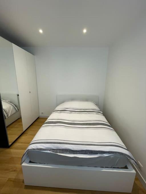 Paris Centre Clamart Hopital Percy Appart 2 Pieces Tres Lumineux Grand ภายนอก รูปภาพ