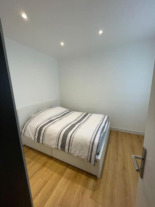 Paris Centre Clamart Hopital Percy Appart 2 Pieces Tres Lumineux Grand ภายนอก รูปภาพ