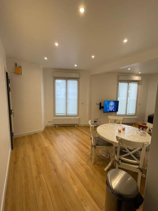 Paris Centre Clamart Hopital Percy Appart 2 Pieces Tres Lumineux Grand ภายนอก รูปภาพ